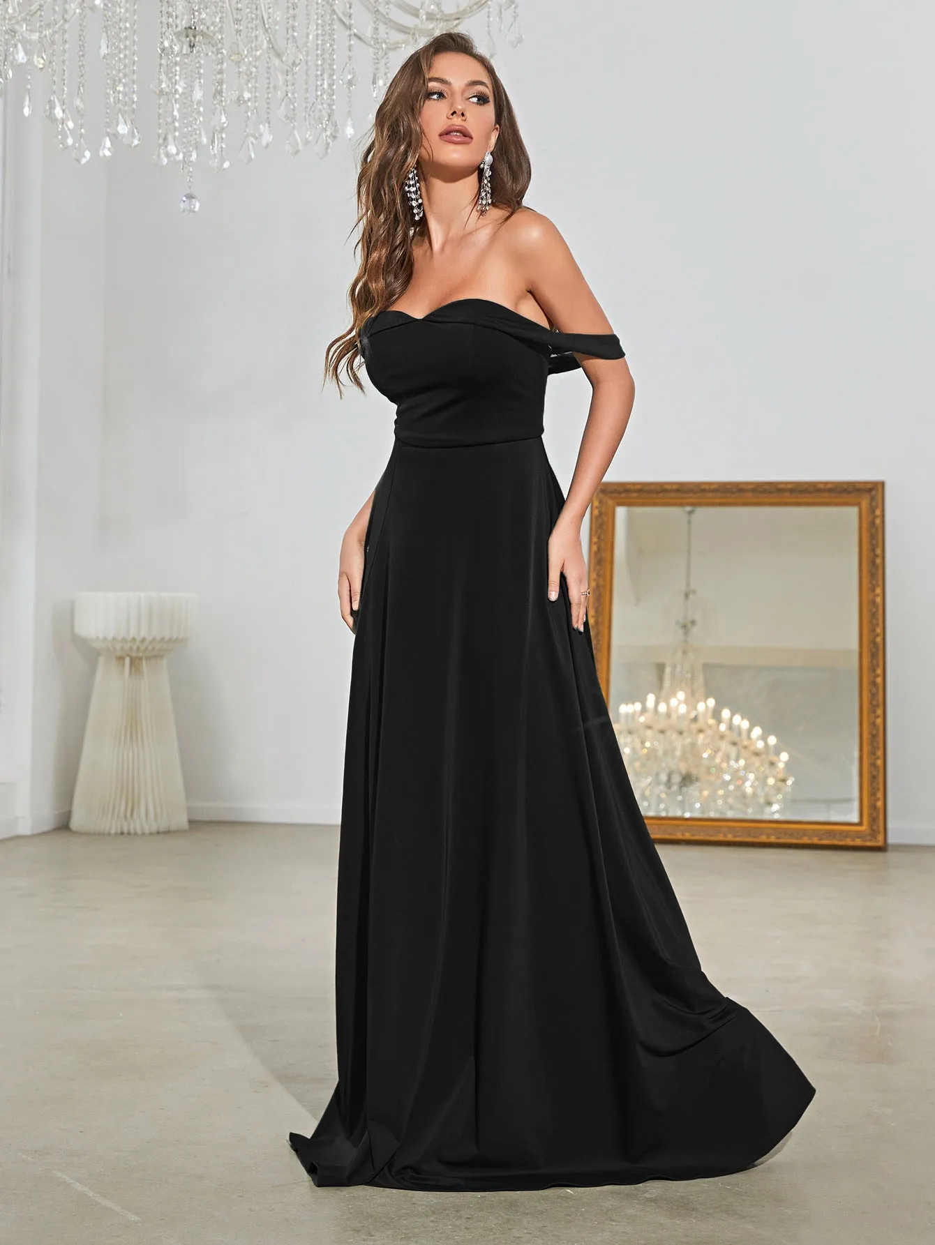 Black Strapless Long Type Split Dress Oversized Sleeveless Gown