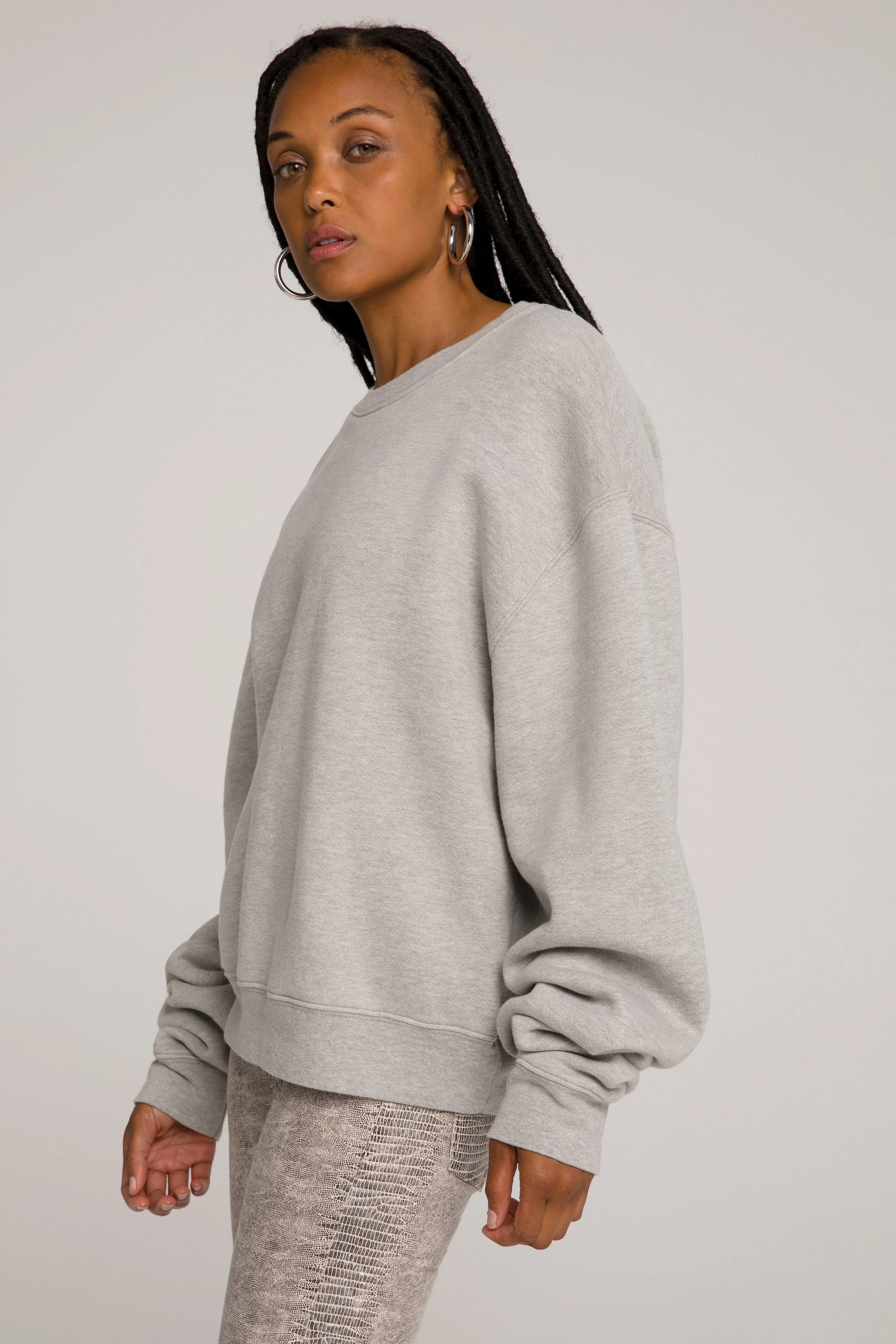 BOYFRIEND SWEATSHIRT | HEATHER GREY001