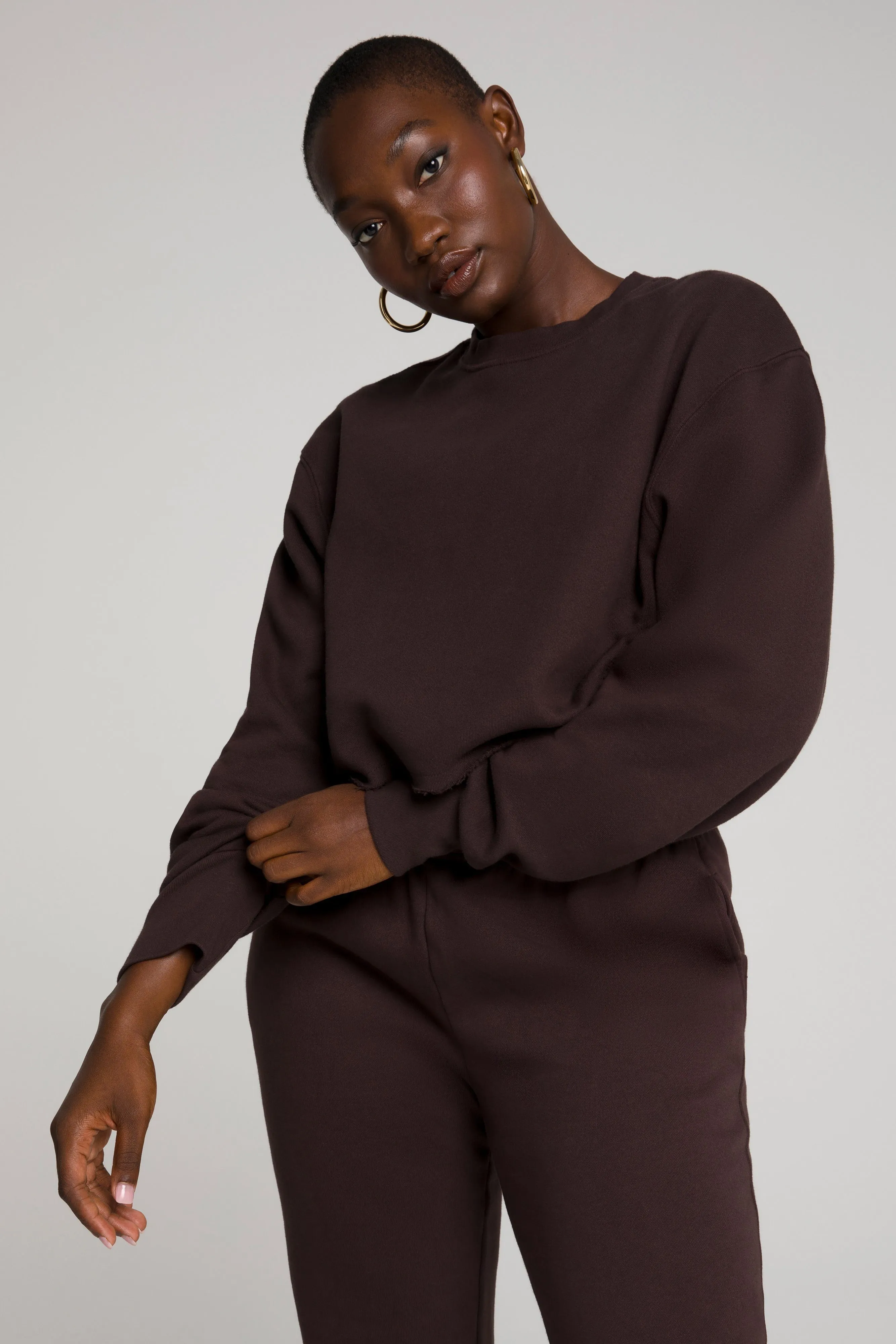 CROPPED & COOL SWEATSHIRT | COFFEE001