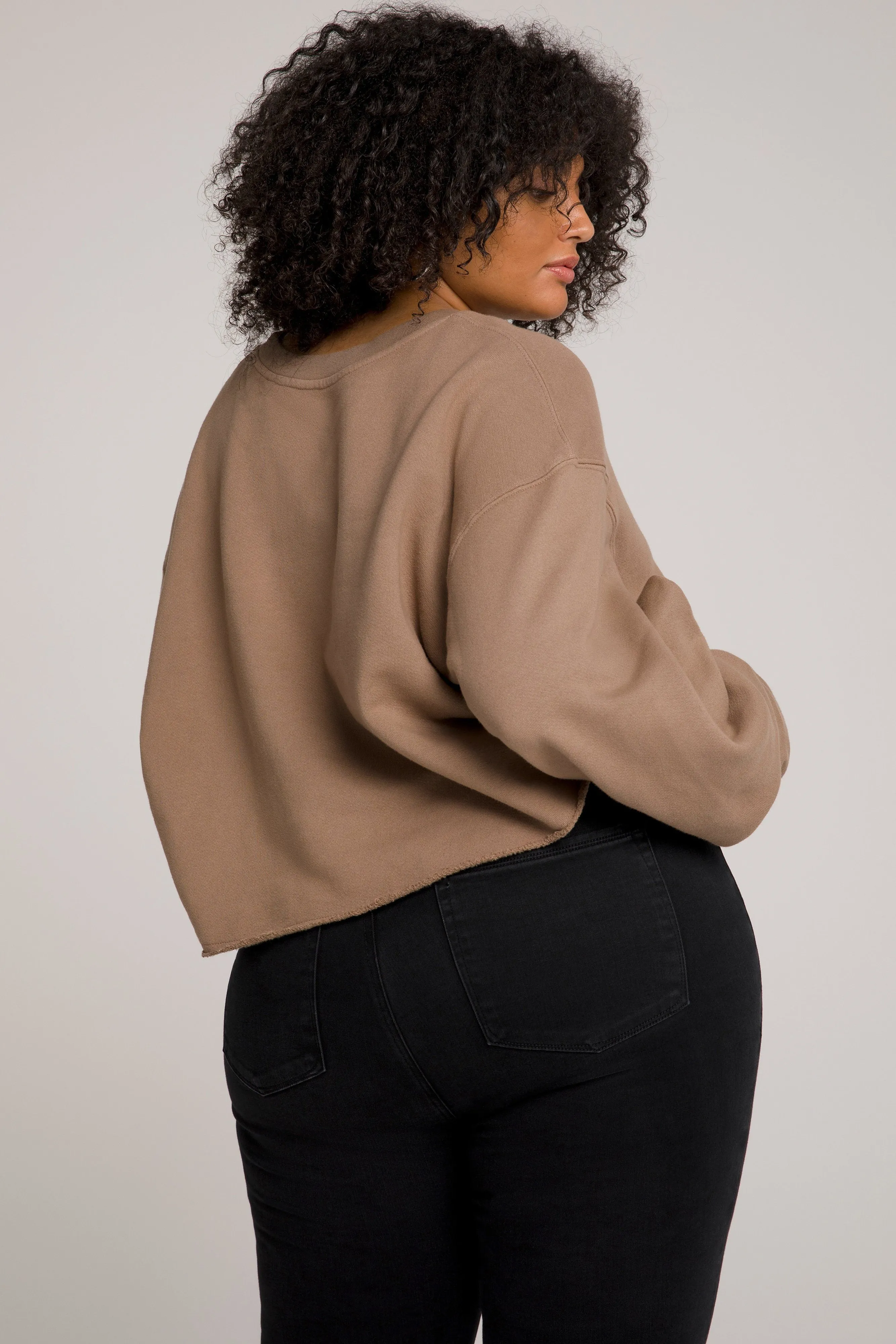 CROPPED & COOL SWEATSHIRT | PUTTY001