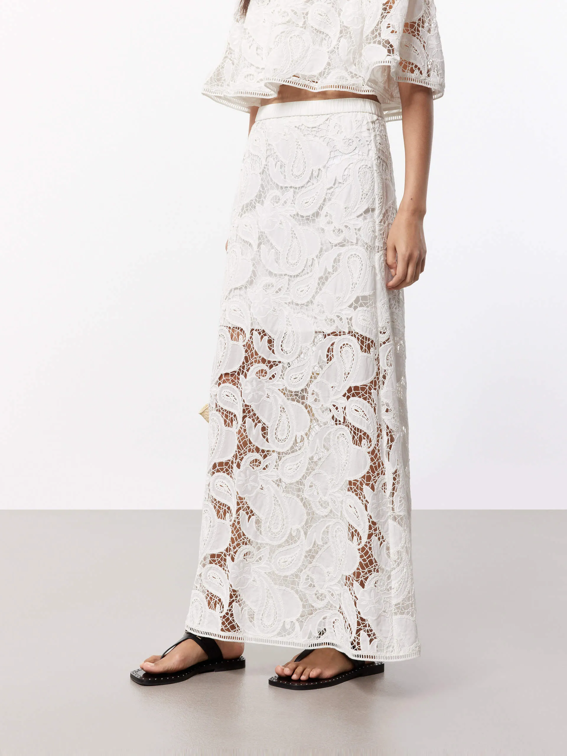 Elasticated Waist Lace Skirt