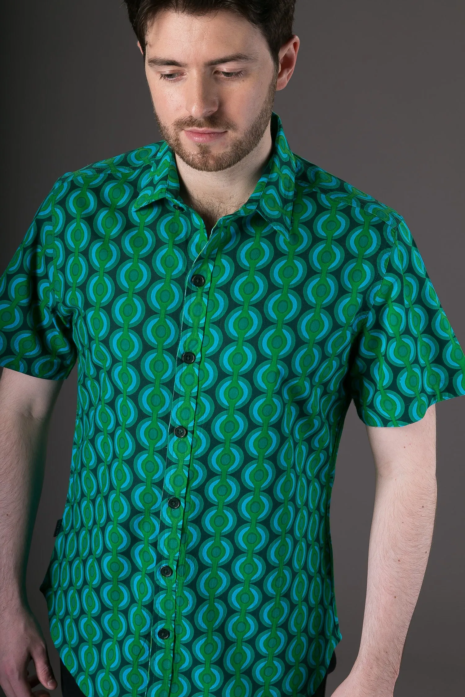 Green Geometric Print Cotton Slim and Regular Fit Mens Shirt Short Sleeve