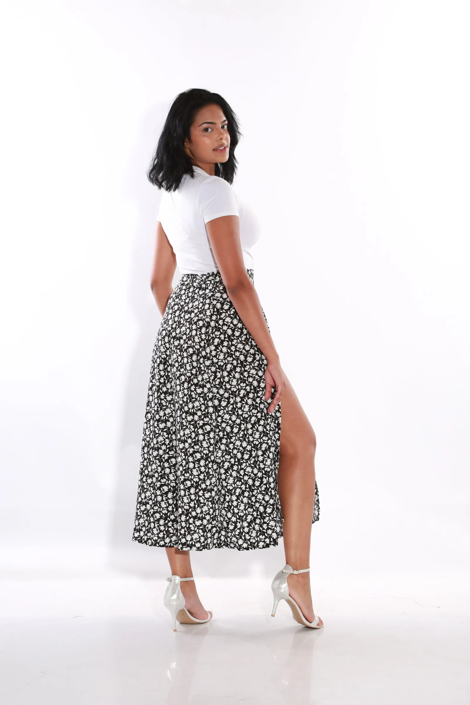 Wrap Floral Midi skirt - black